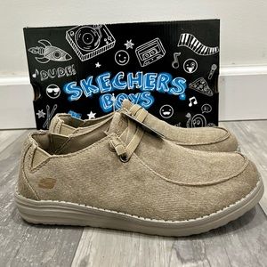 NWT Skechers Boys slip on shoes Size 5